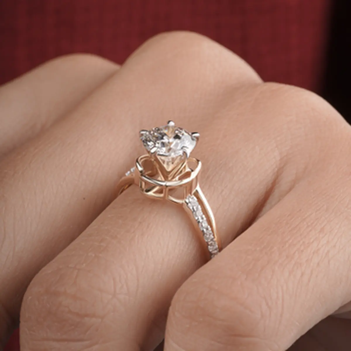 1.50 Carat Round Solitaire Lizzie Ring