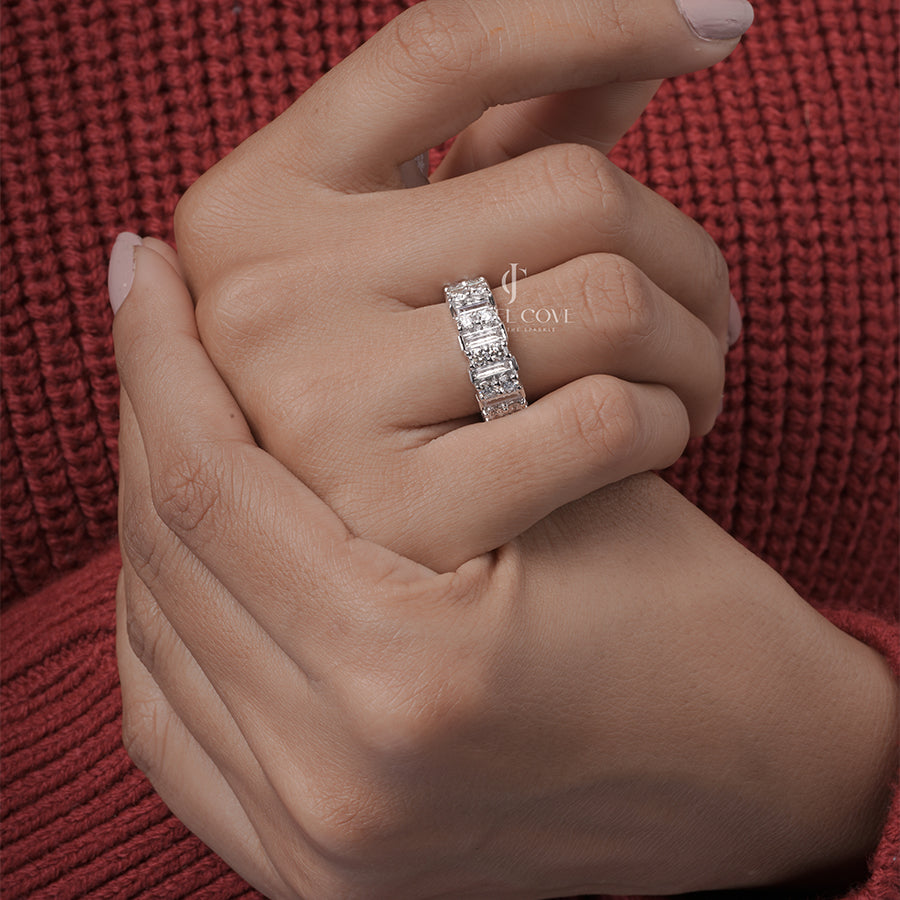 Round And Baguette Lab Grown Wedding Band | IGI Certified | E-F Color | VVS/VS Clarity