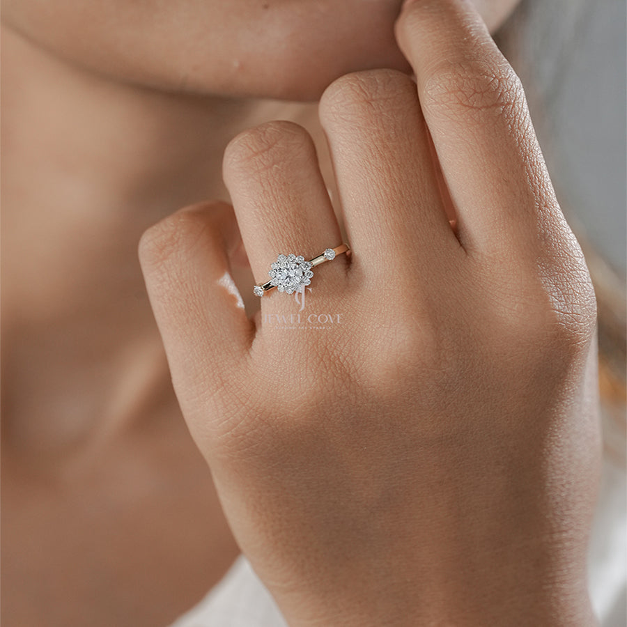 Vintage-Inspired Halo Diamond Engagement Ring in Gold