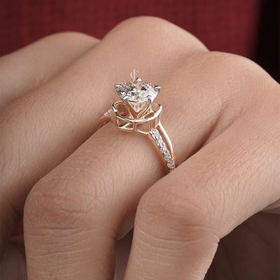 1.50 Carat Round Solitaire Lizzie Ring