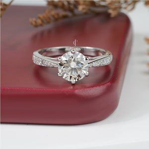 Round Cut Lab Grown Diamond Engagement Ring with Side Stones | IGI Certified | E-F Color | VVS–VS Clarity