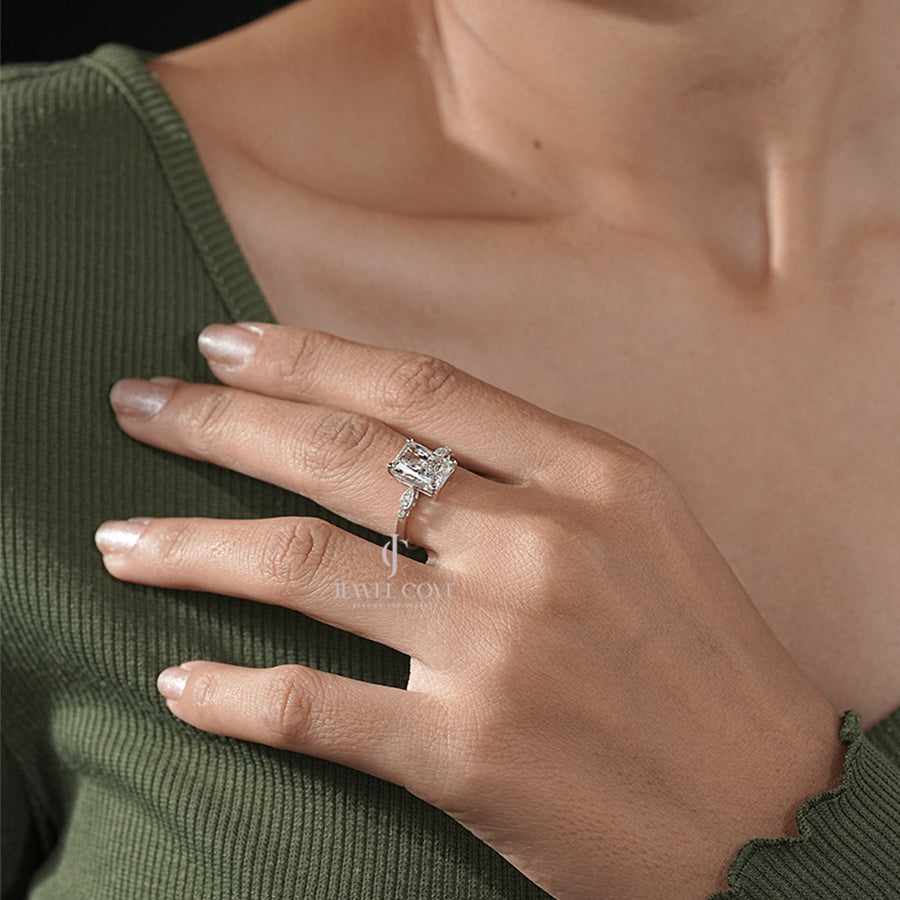 Exquisite Radiant Diamond Solitaire Ring in White Gold with Accent Stones