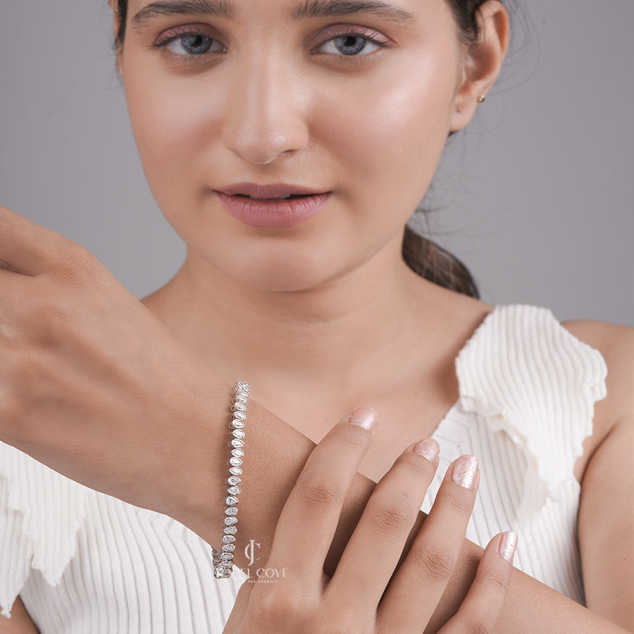 White Gold Lab Grown Pear-Shaped Diamond Tennis Bracelet with Elegant Bezel Setting