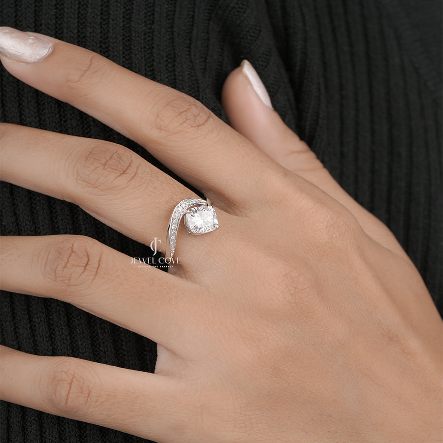 Unique Round Cut White Gold Diamond Ring for Women – Statement Engagement Ring