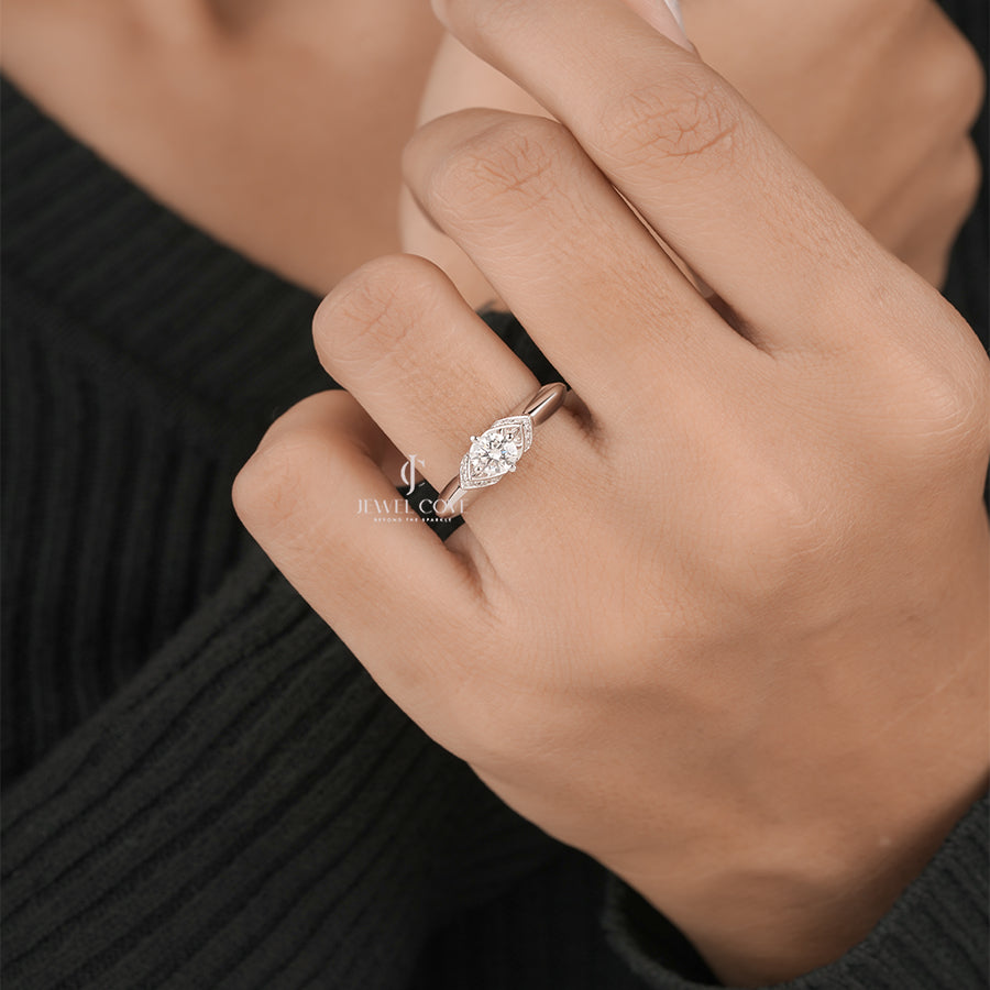 Stylish Round Diamond Ring for Women – White Gold Engagement Ring