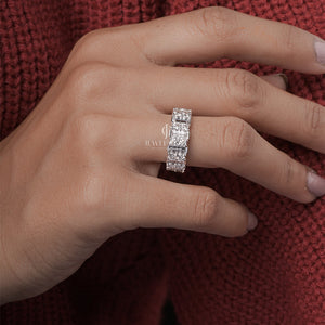 Round And Baguette Lab Grown Wedding Band | IGI Certified | E-F Color | VVS/VS Clarity