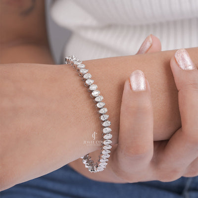 White Gold Moissanite Pear-Shaped Diamond Tennis Bracelet with Elegant Bezel Setting