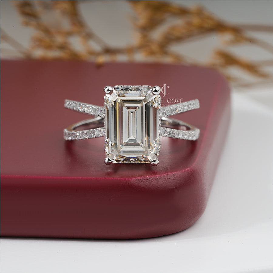 4CT Emerald Moissanite Diamond Engagement Ring For Her, E-F Color, VVS/VS Clarity, IGI Certified
