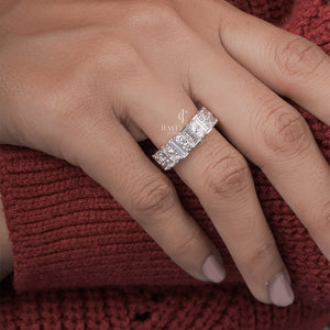 Round And Baguette Lab Grown Wedding Band | IGI Certified | E-F Color | VVS/VS Clarity