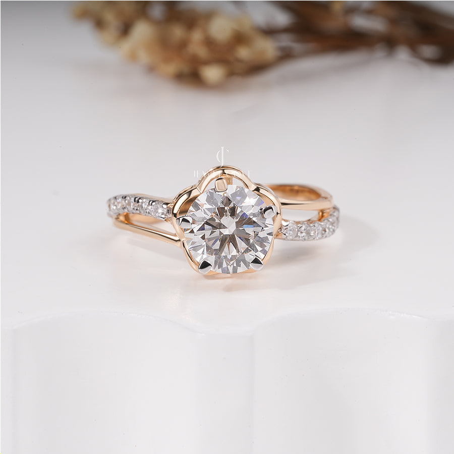 1.50 Carat Round Solitaire Lizzie Ring