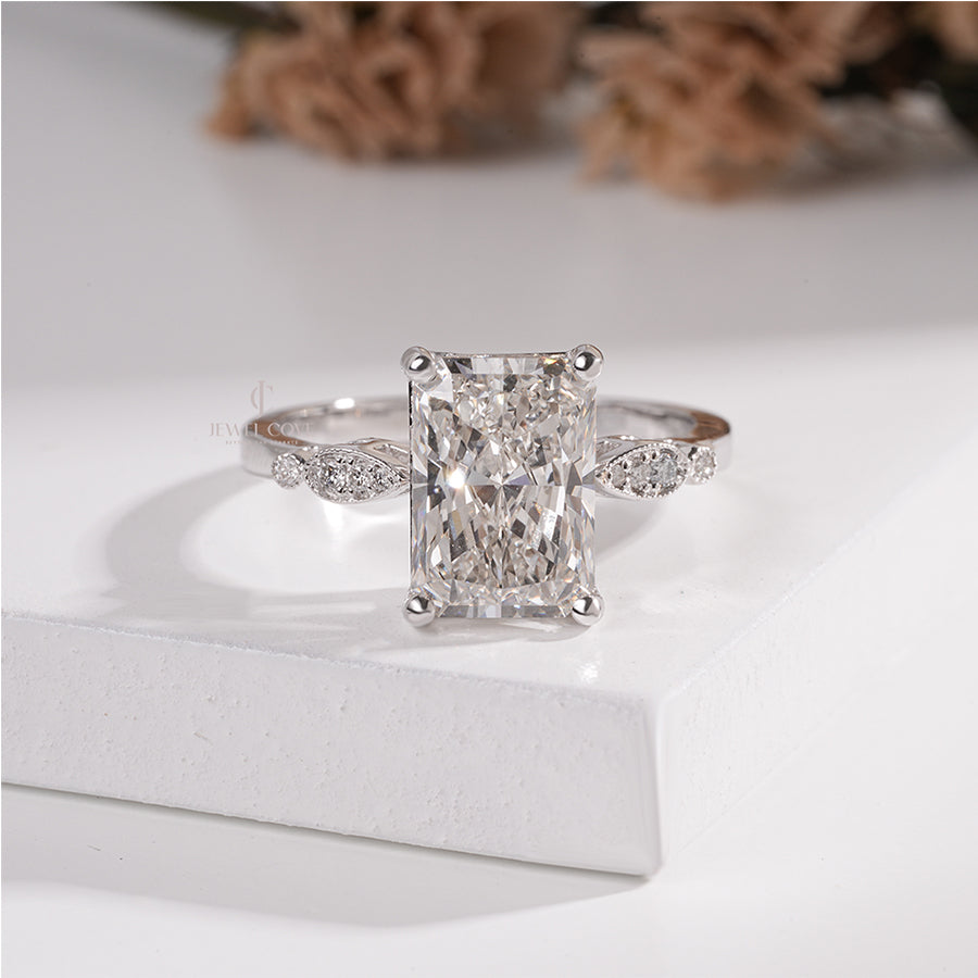 Exquisite Radiant Diamond Solitaire Ring in White Gold with Accent Stones