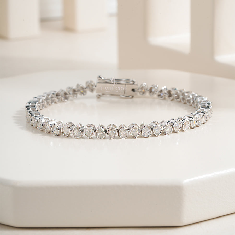 White Gold Moissanite Pear-Shaped Diamond Tennis Bracelet with Elegant Bezel Setting