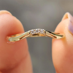 Round Curved Wedding Band With Round Cut | Lab Grown Diamonds | IGI Certified | E-F Color