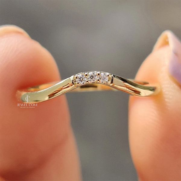 Round Curved Wedding Band With Round Cut | Lab Grown Diamonds | IGI Certified | E-F Color