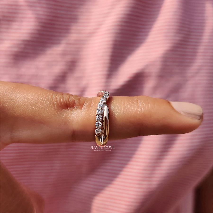Accented Curved Wedding Band With Round Cut |  Lab Grown Diamonds | IGI Certified | E-F Color