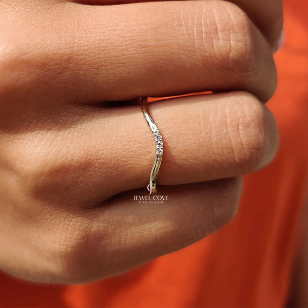 Round Curved Wedding Band With Round Cut | Lab Grown Diamonds | IGI Certified | E-F Color