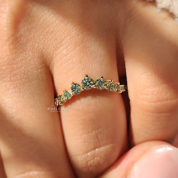 Green Round Diamond Half Eternity Wedding Band in Chevron Style | Lab Grown Diamonds | IGI Certified