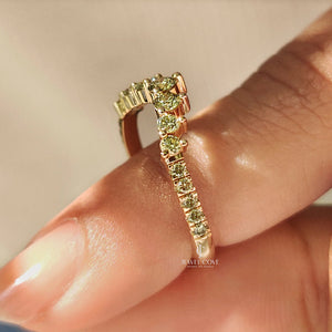 Green Round Diamond Half Eternity Wedding Band in Chevron Style | Lab Grown Diamonds | IGI Certified