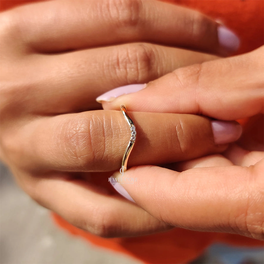 Round Curved Wedding Band With Round Cut | Lab Grown Diamonds | IGI Certified | E-F Color