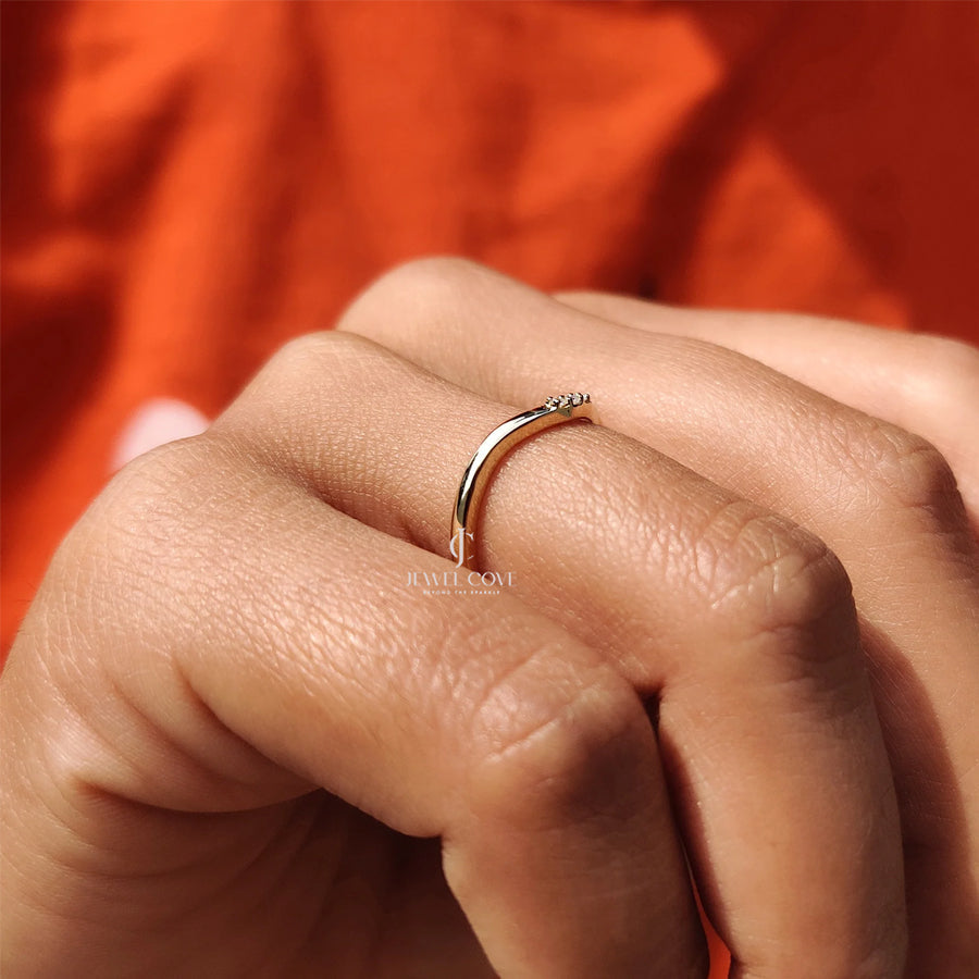 Round Curved Wedding Band With Round Cut | Lab Grown Diamonds | IGI Certified | E-F Color