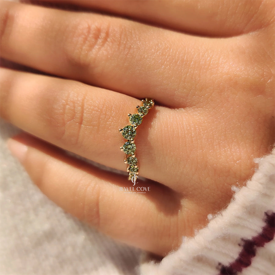 Green Round Diamond Half Eternity Wedding Band in Chevron Style | Lab Grown Diamonds | IGI Certified