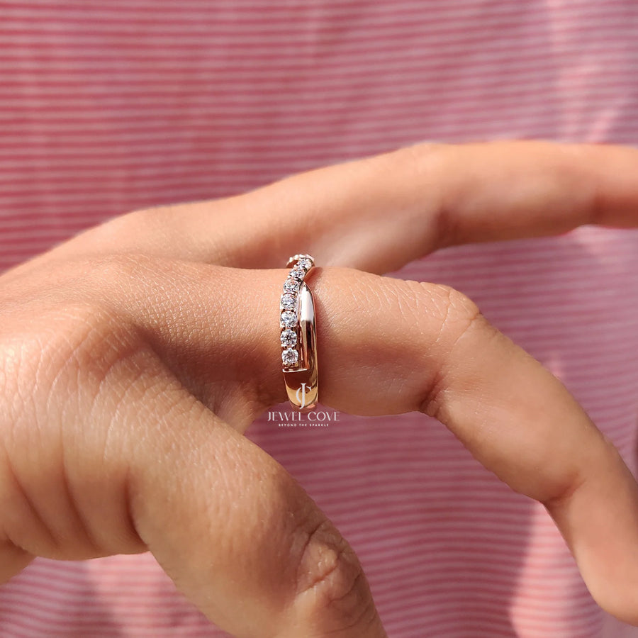 Accented Curved Wedding Band With Round Cut |  Lab Grown Diamonds | IGI Certified | E-F Color