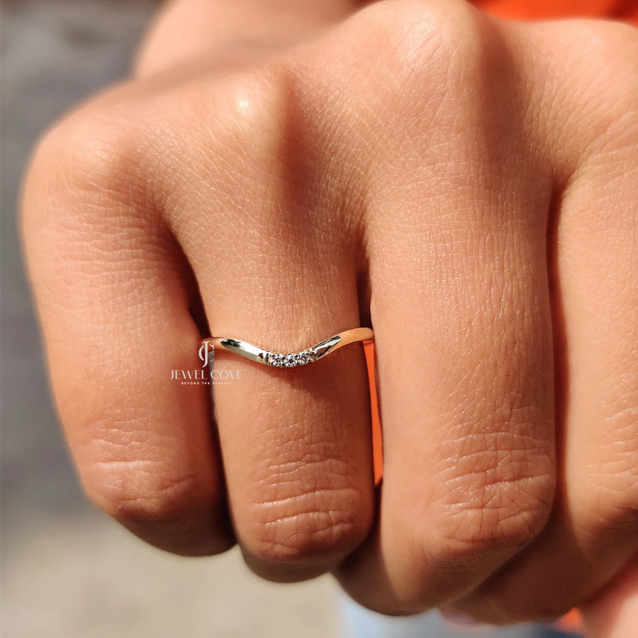Round Curved Wedding Band With Round Cut | Lab Grown Diamonds | IGI Certified | E-F Color