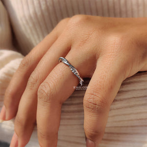 Round Cut Infinity Wedding Band With Twisted Rope Pave Style | Lab Grown Diamonds | IGI Certified