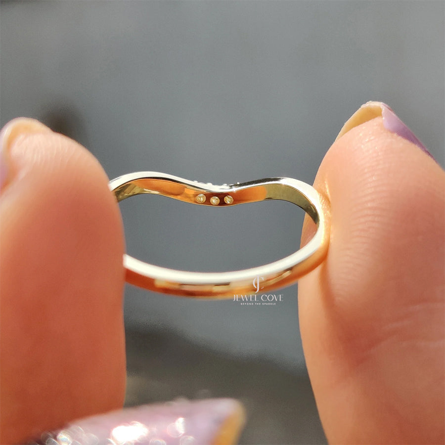 Round Curved Wedding Band With Round Cut | Lab Grown Diamonds | IGI Certified | E-F Color
