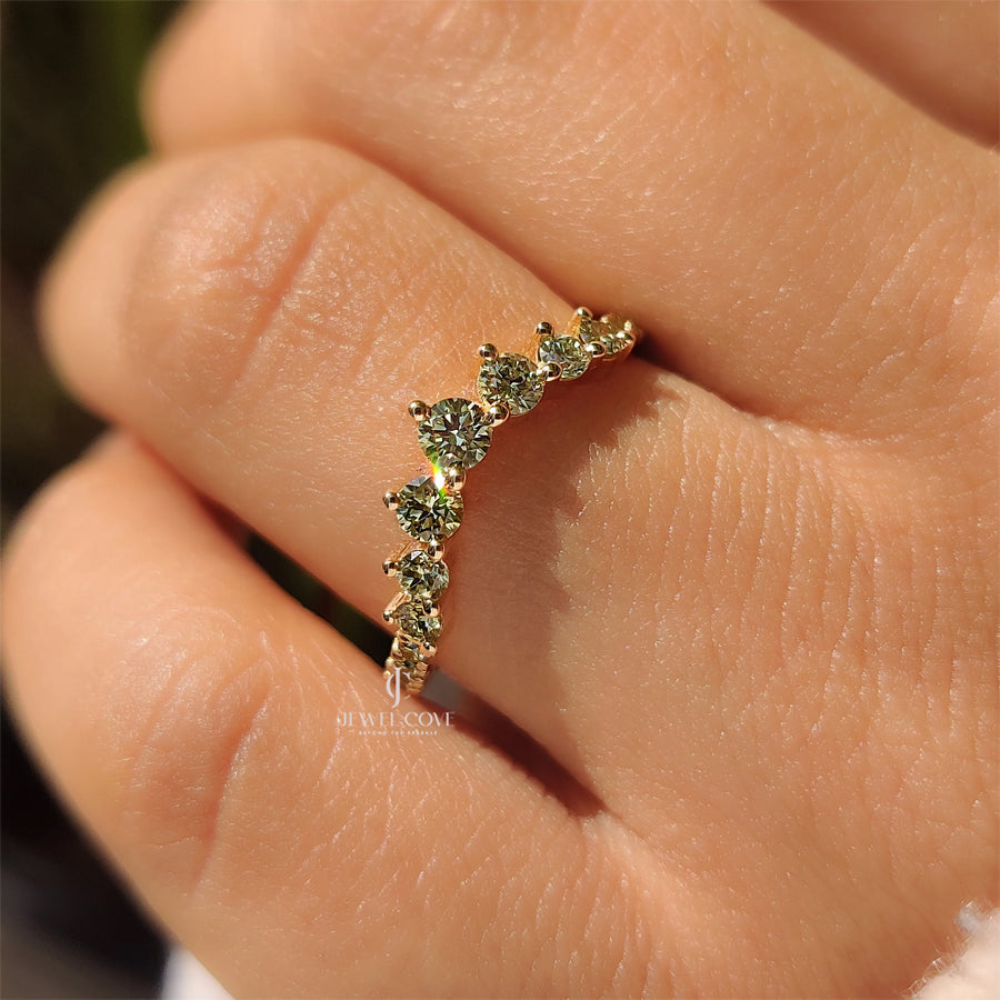 Green Round Diamond Half Eternity Wedding Band in Chevron Style | Lab Grown Diamonds | IGI Certified