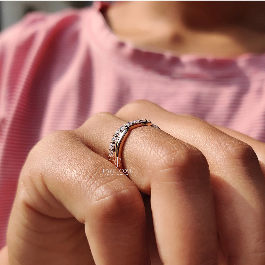 Accented Curved Wedding Band With Round Cut |  Lab Grown Diamonds | IGI Certified | E-F Color