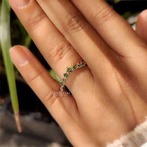 Green Round Diamond Half Eternity Wedding Band in Chevron Style | Lab Grown Diamonds | IGI Certified