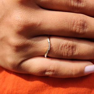 Round Curved Wedding Band With Round Cut | Lab Grown Diamonds | IGI Certified | E-F Color