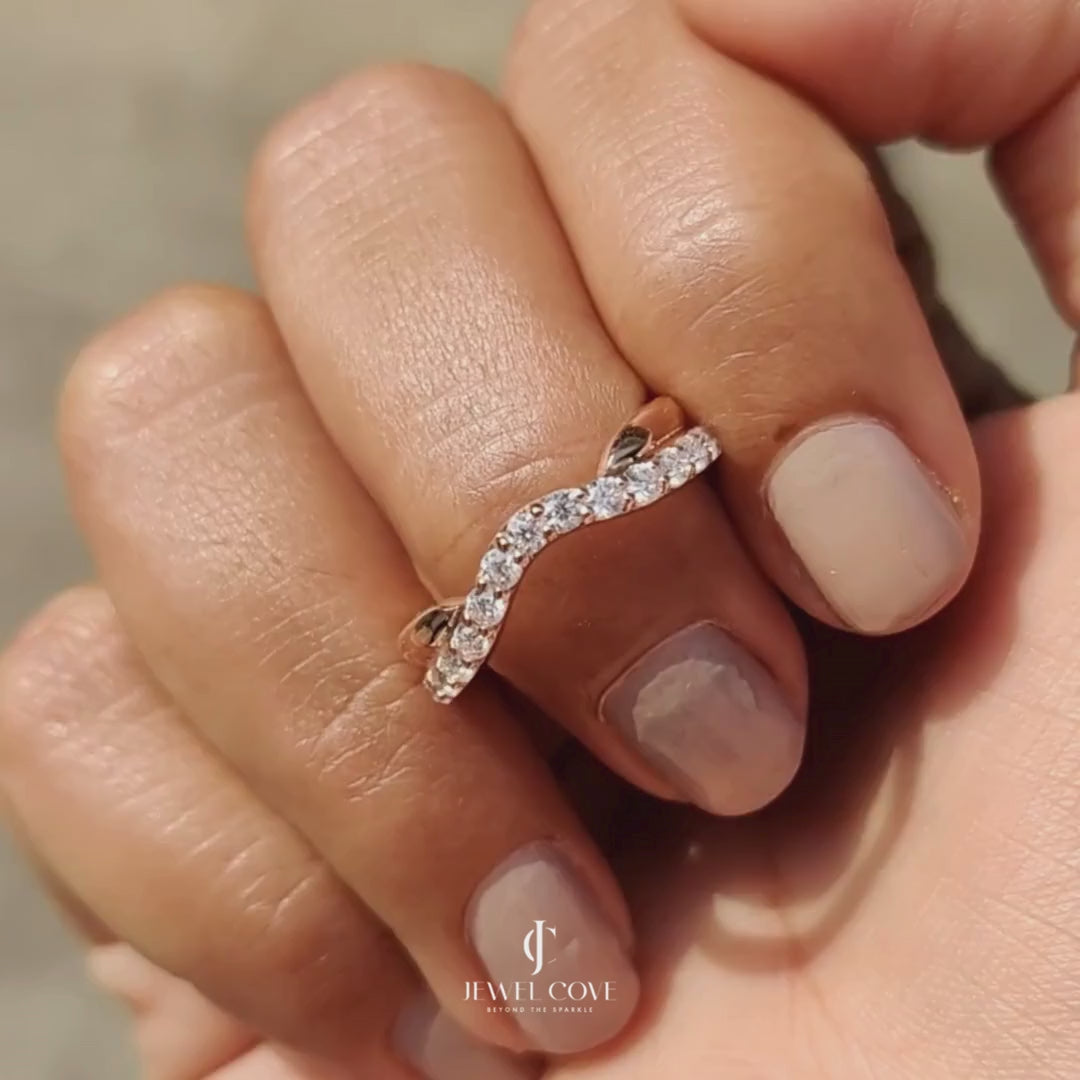 Accented Curved Wedding Band With Round Cut |  Lab Grown Diamonds | IGI Certified | E-F Color