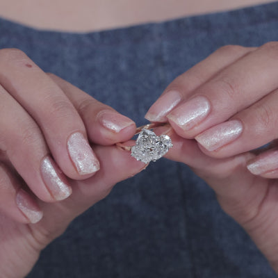 Modern Diamond Cluster Engagement Ring in Yellow Gold with Brilliant Cut